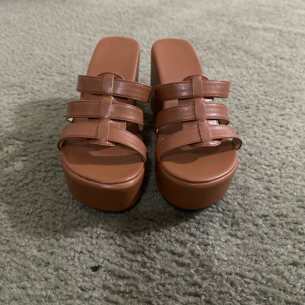 Women's Tan wedge Platform Sandals 6.5